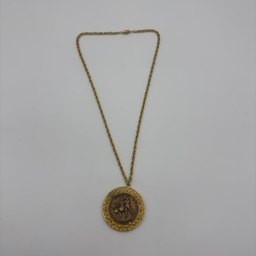 Vintage Spirit of '70 Gold Tone Circular Necklace